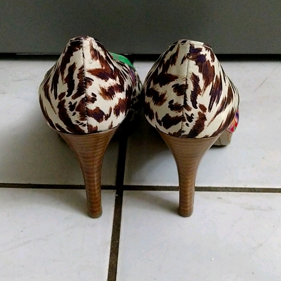 Heels - Picture 2 of 4